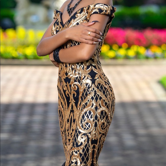 Royal Formal Gown - Picture 5 of 7